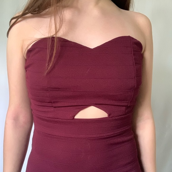 Burgundy Bodycon Sleeveless Dress With Keyhole - Picture 2 of 7